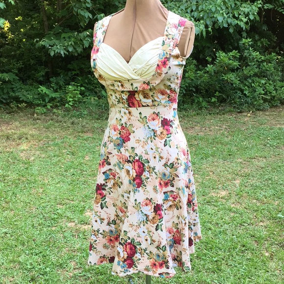 ❤️Vintage Style Floral Dress❤️ - Picture 2 of 11